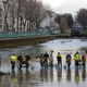 Imagen para el artículo titulado Bicicletas, pistolas y monedas de oro: todo lo que aparece al drenar un canal en París